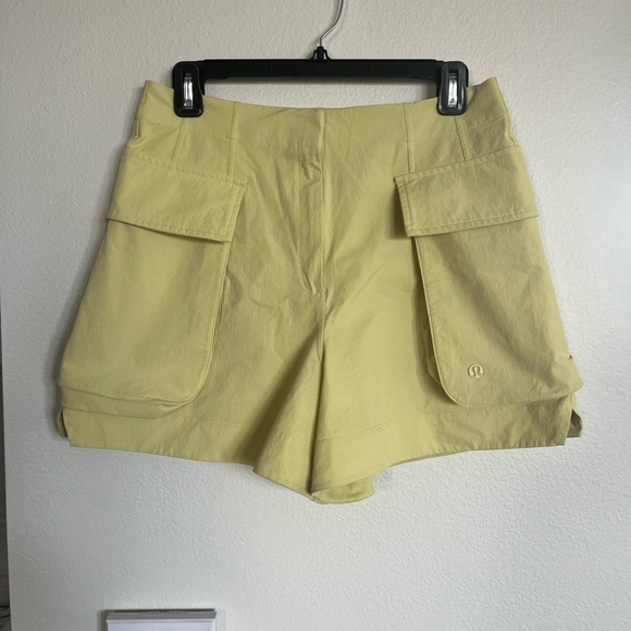 Lululemon Relaxed-Fit Super-High-Rise Cargo Short 4" - Picture 6 of 16